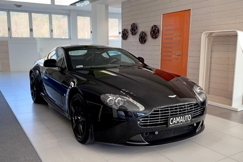 ASTON MARTIN V8 Vantage